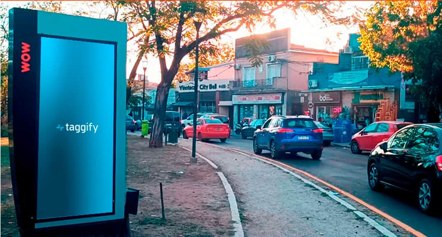 Buenos Aires - La Plata - Plaza Belgrano - Mupi - La Plata · Plaza Belgrano - Mupi