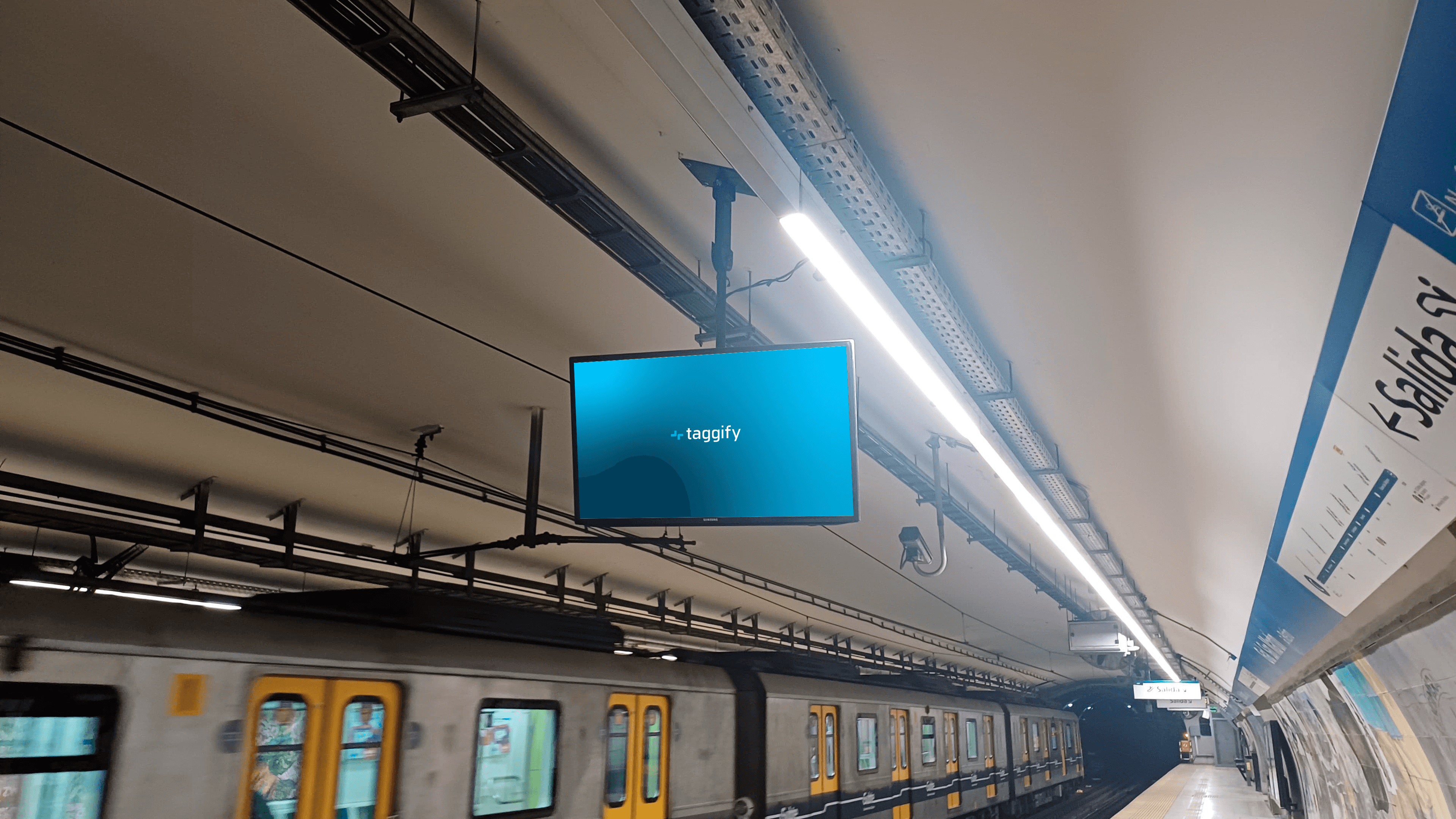 CABA - SubTV Linea C - 33 Pantallas - Retiro · Retiro