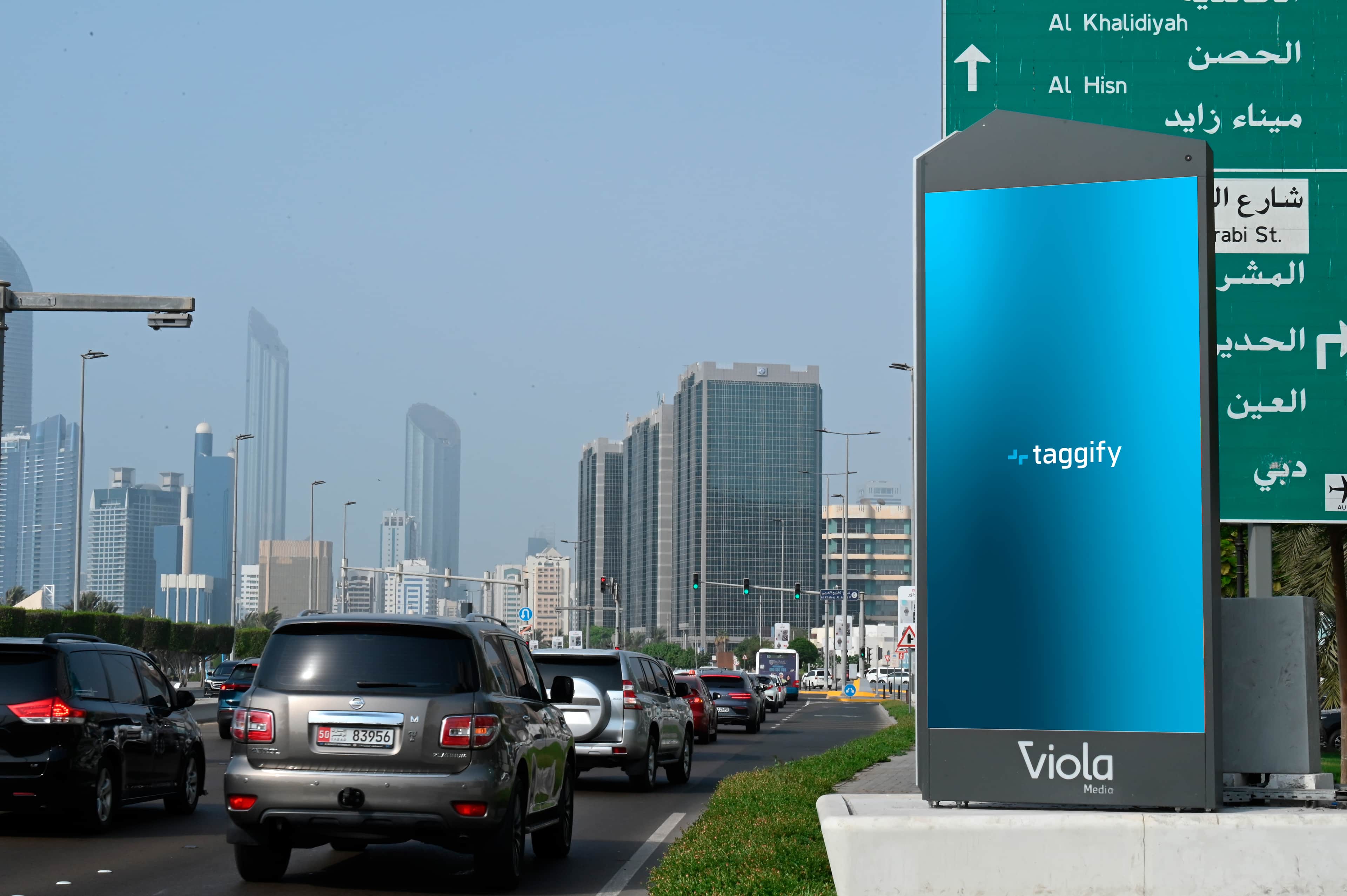 Dubai - Digital Totems Crn-t25 - Al Bateen · Digital Totems Crn-t25