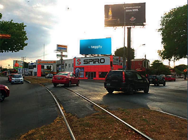 Yucatan - Merida - Av Circuito Colonia - Mérida · Mérida