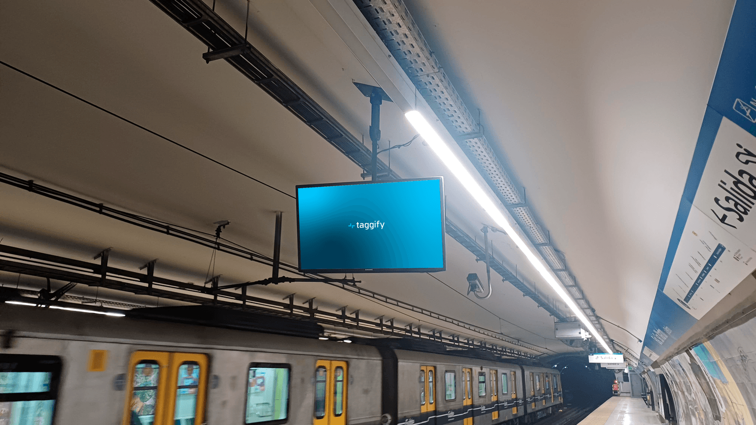 CABA - SubTV Linea C - 25 Pantallas - Retiro, Argentina