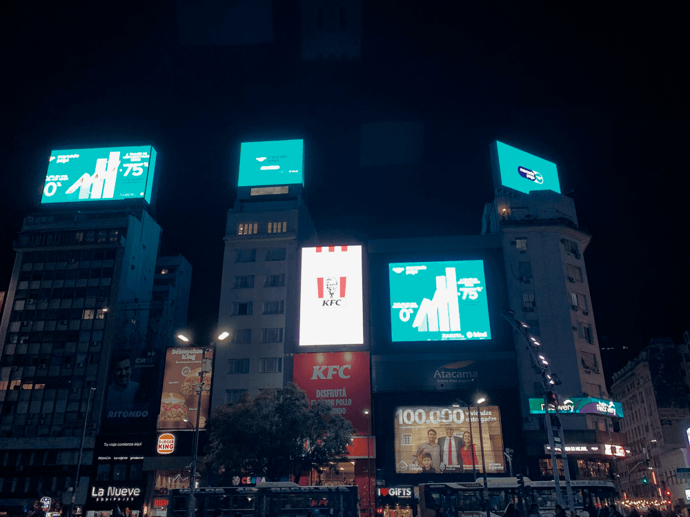 Mercado Pago's exclusive DOOH campaign painted Buenos Aires blue — Image 3