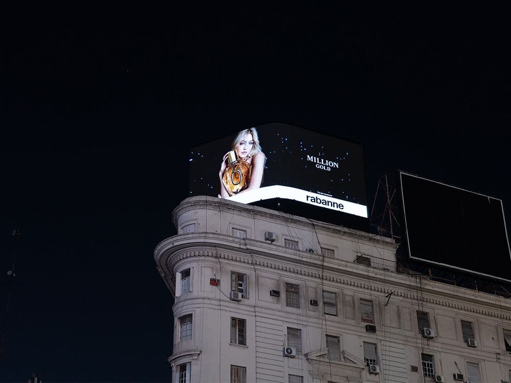 Paco Rabanne fascina en campaña exclusiva DOOH con Taggify — Imagen 3