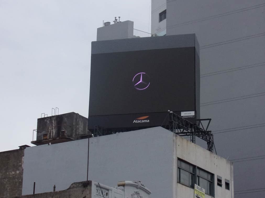 Mercedes Benz - premium zones through DOOH — Image 2