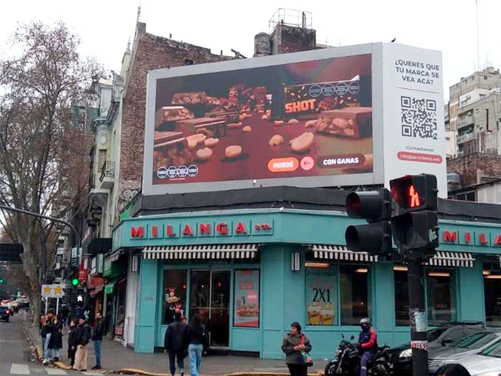 Shot captivates with its chocolate in outdoor advertising on the Taggfiy platform — Image 2