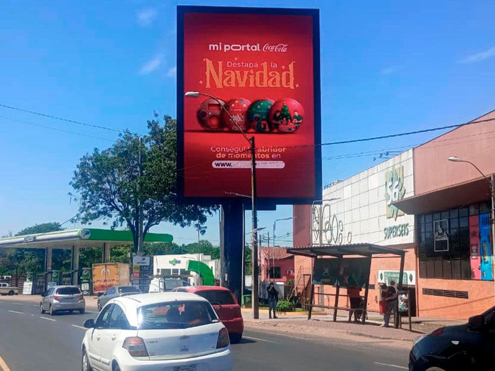 Coca-Cola celebró la Navidad con pDOOH y Taggify en Paraguay — Imagen 3