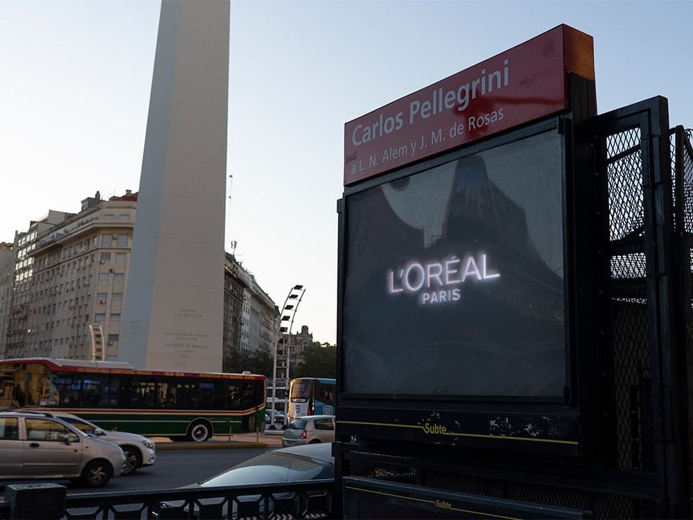 L’Oréal took “Le Défilé” to Buenos Aires with pDOOH and Taggify — Image 2