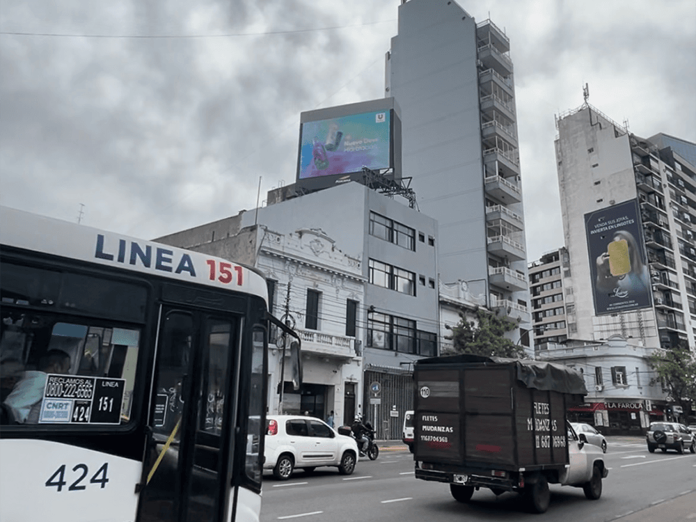 Dove Boosts its Presence with Outdoor Advertising on Taggify's Platform — Image 3