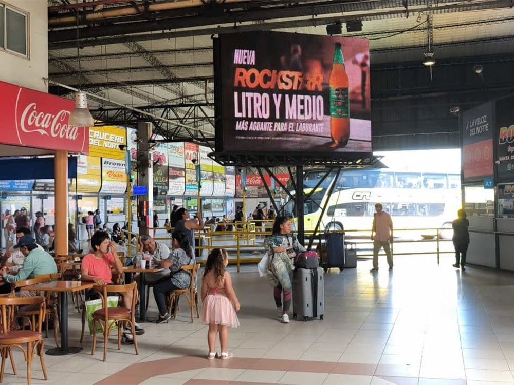 Rockstar anunció su nueva bebida energética en publicidad exterior con Taggify — Imagen 3