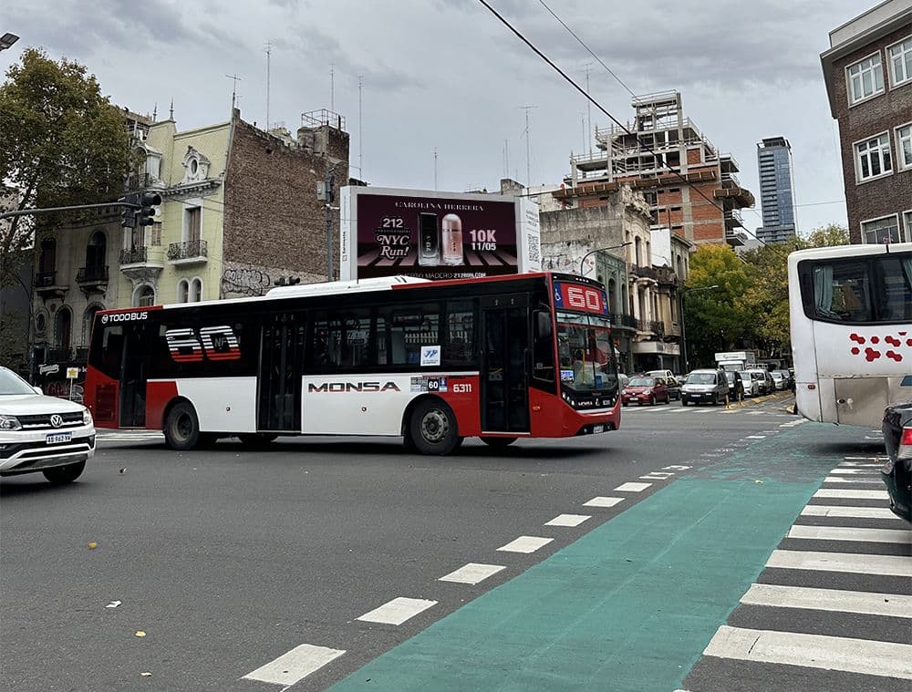 Carolina Herrera anticipated its urban race in outdoor advertising with Taggify — Image 2