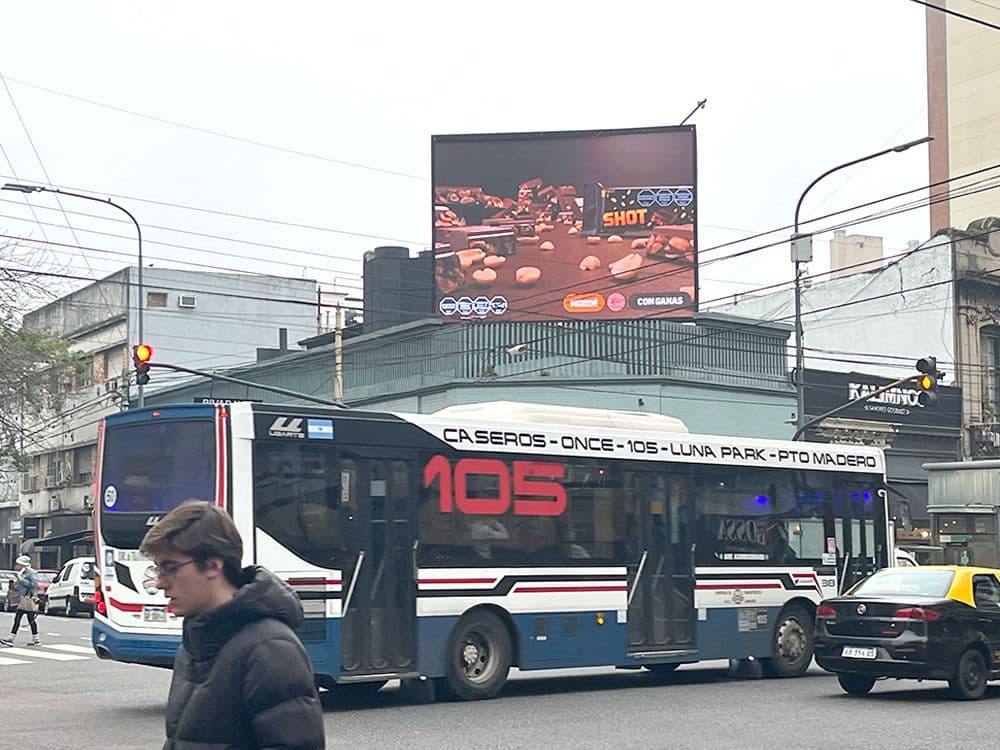 Shot captivates with its chocolate in outdoor advertising on the Taggfiy platform — Image 3