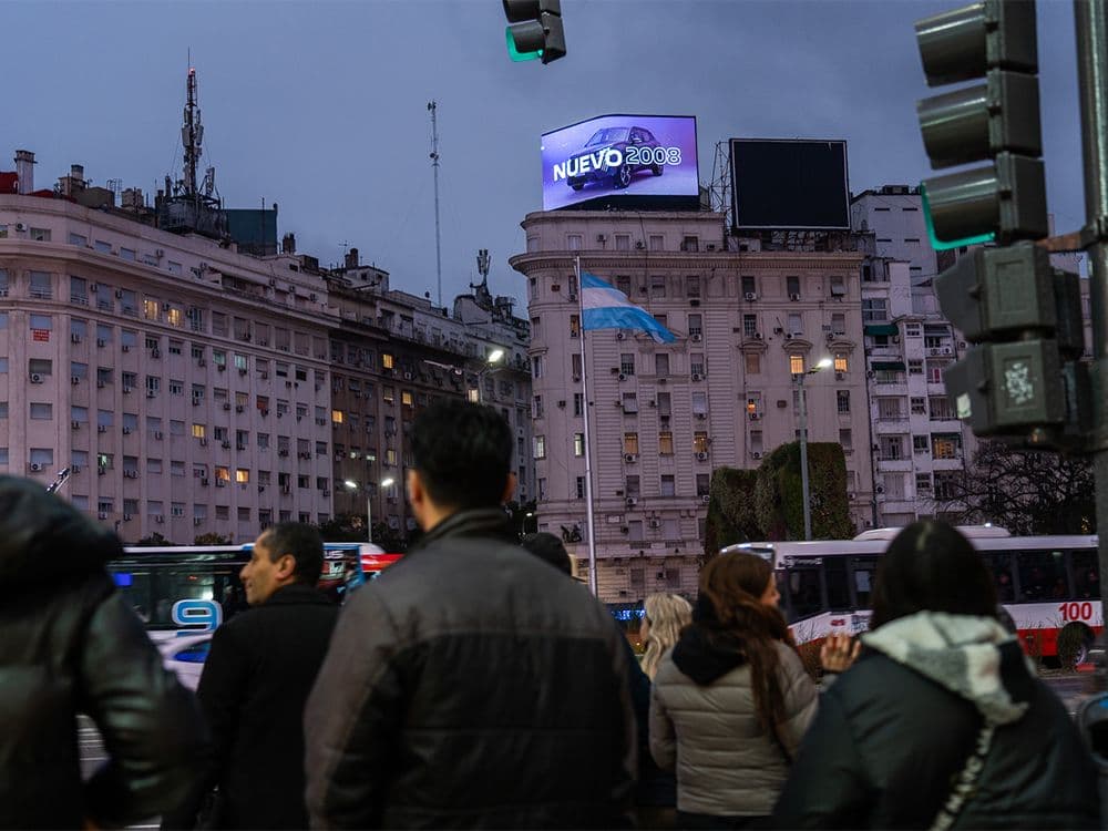 Peugeot immersive exclusivity with Taggify: visual impact at the Obelisco — Image 2