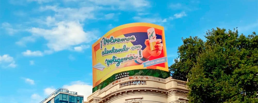 Liberando el poder de los creativos 3D con publicidad programática DOOH