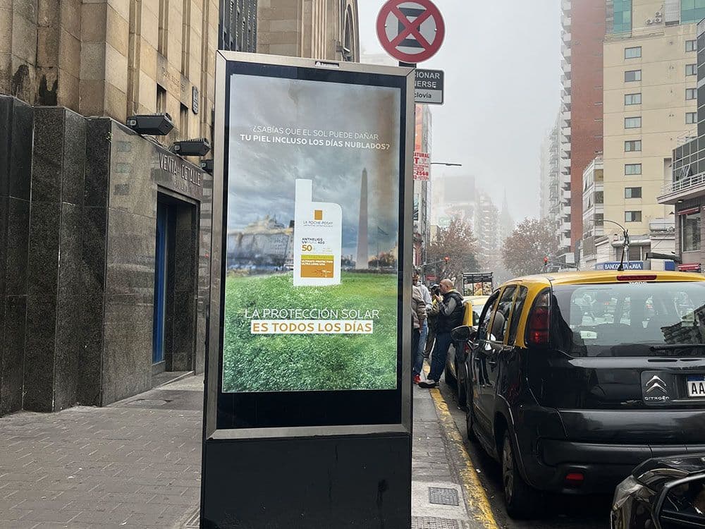 La Roche-Posay makes an impactful dynamic content outdoor campaign with Taggify — Image 2