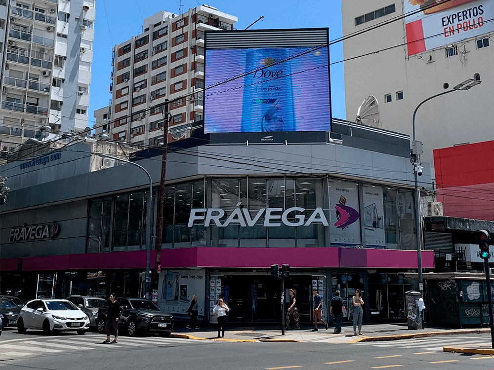 Dove Boosts its Presence with Outdoor Advertising on Taggify's Platform — Image 1