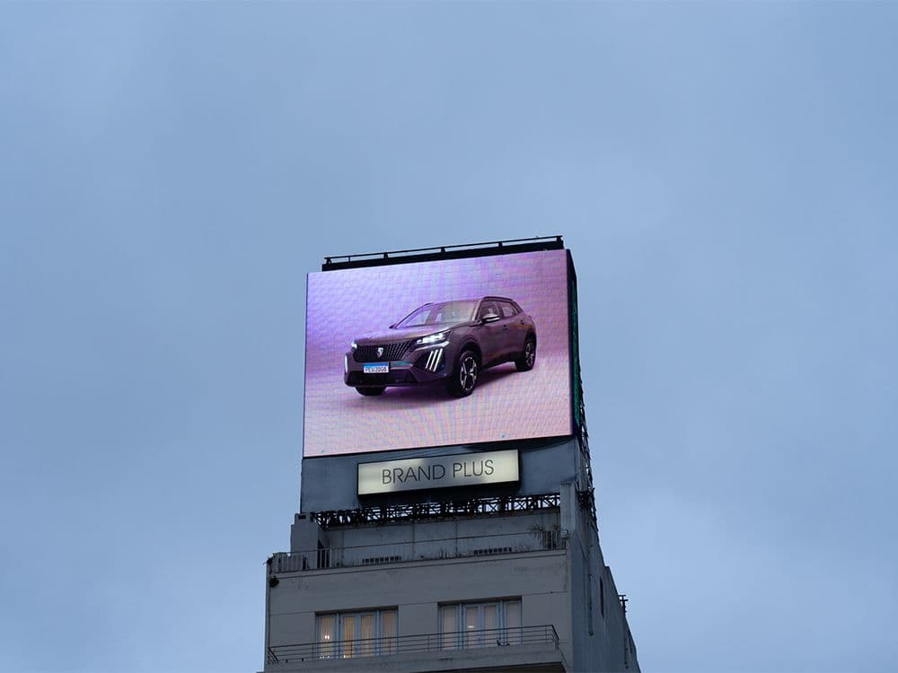 Peugeot immersive exclusivity with Taggify: visual impact at the Obelisco — Image 3