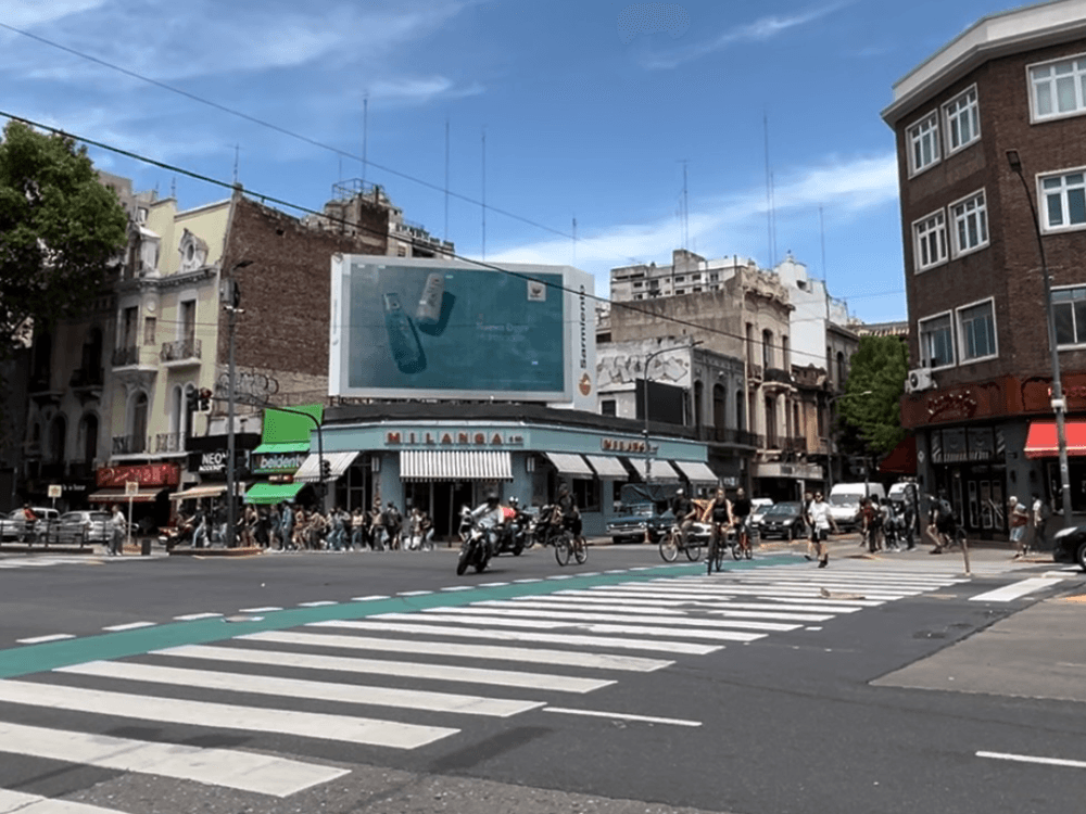 Dove Boosts its Presence with Outdoor Advertising on Taggify's Platform — Image 2