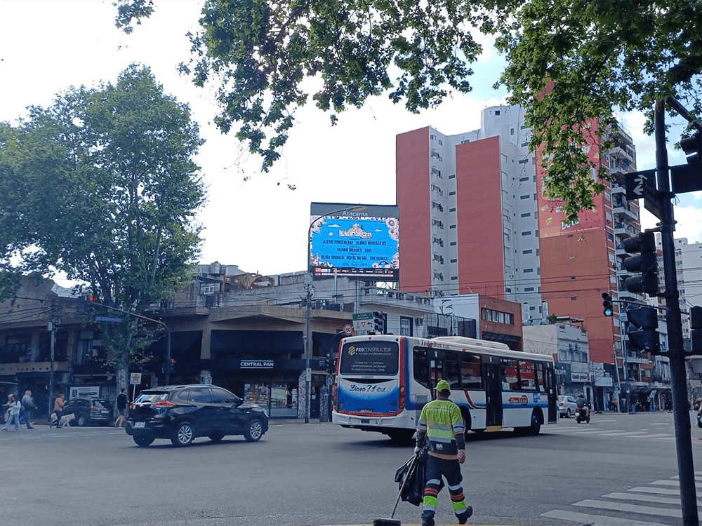 Lollapalooza presentó su lineup para 2025 en DOOH con Taggify — Imagen 1