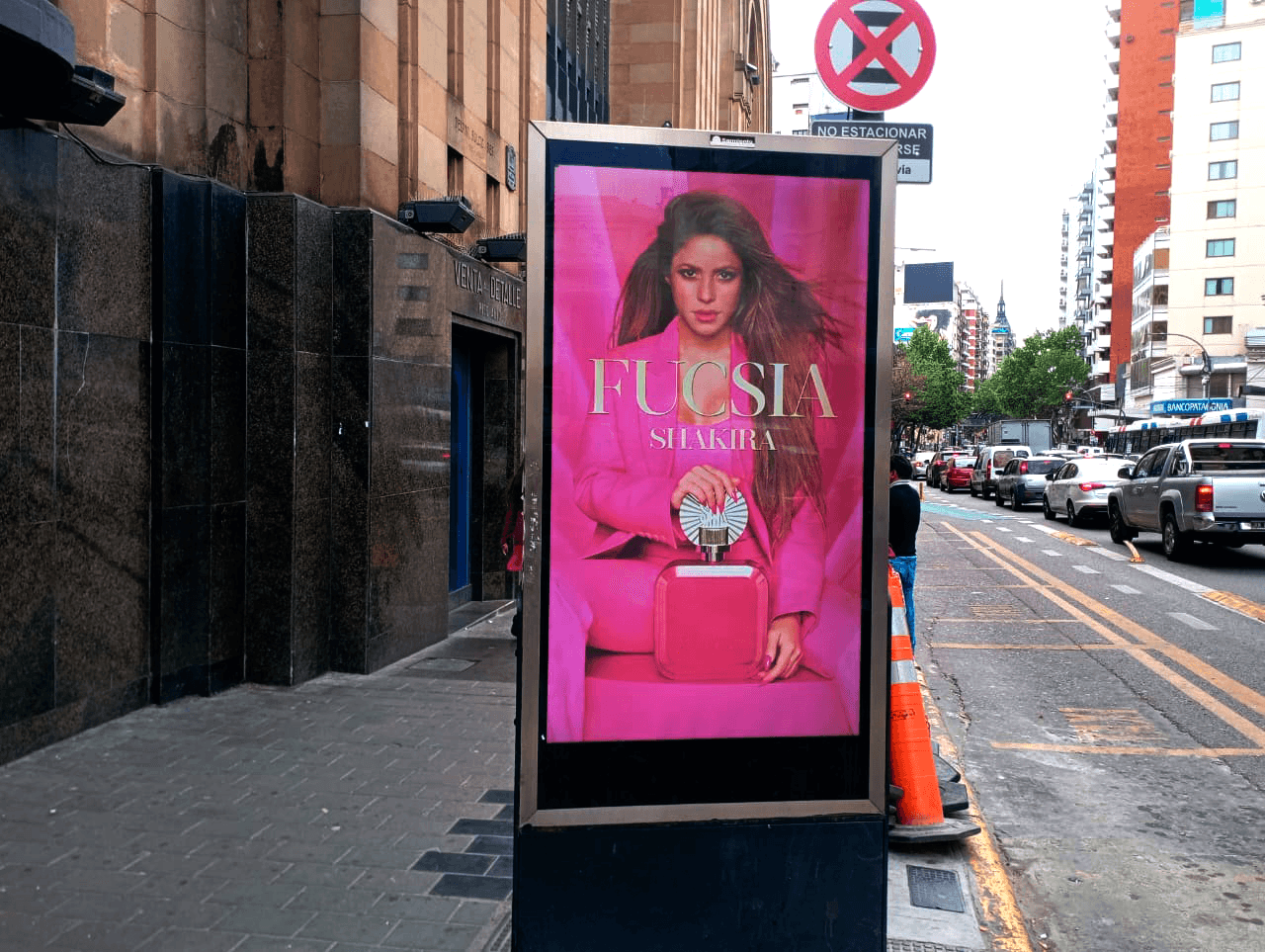 Shakira's new fragrance dazzles in Buenos Aires with Taggify — Image 3