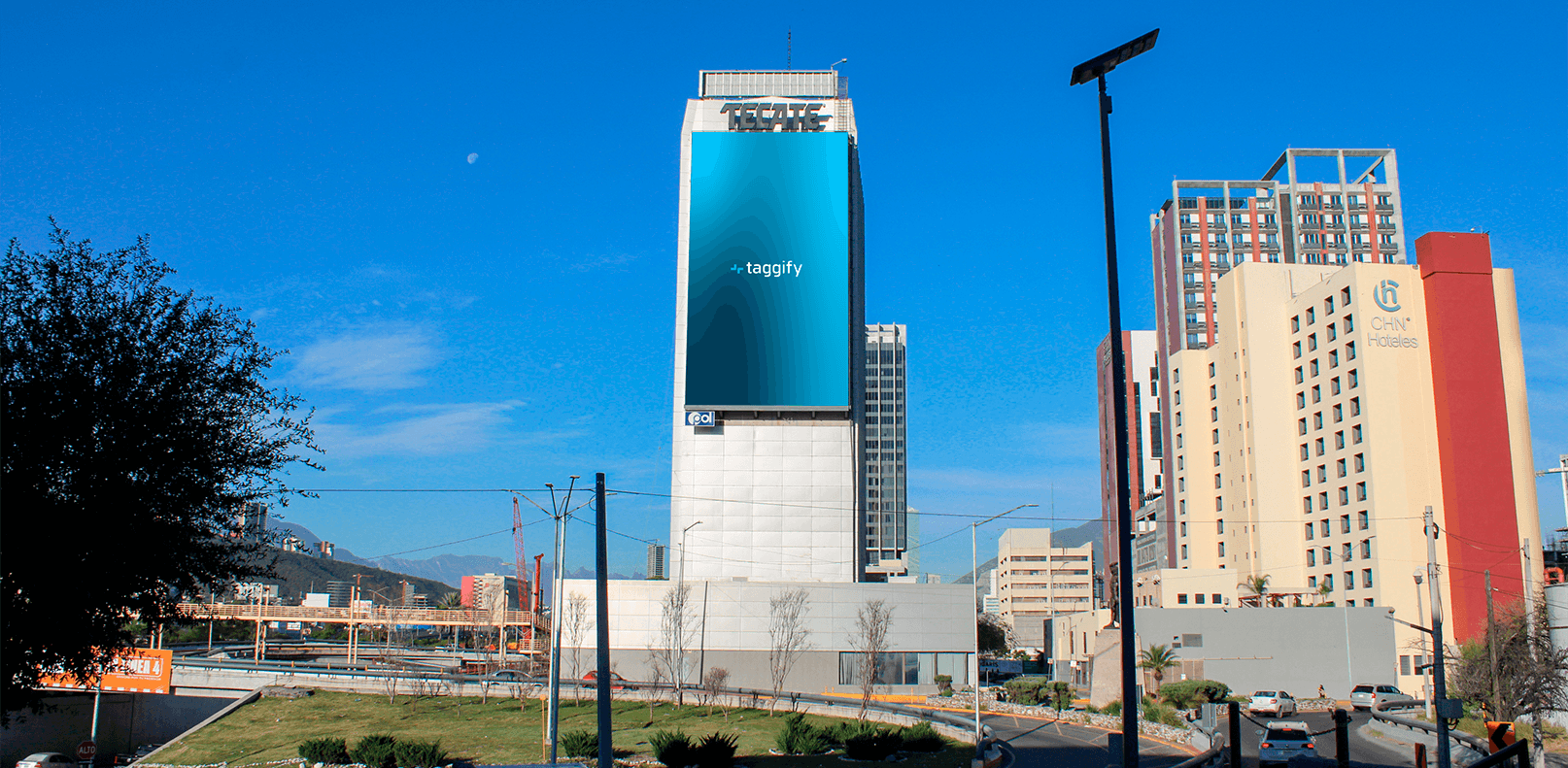 Monterrey - Avenida Constitucion Y Pino Suarez - muro digital, Monterrey