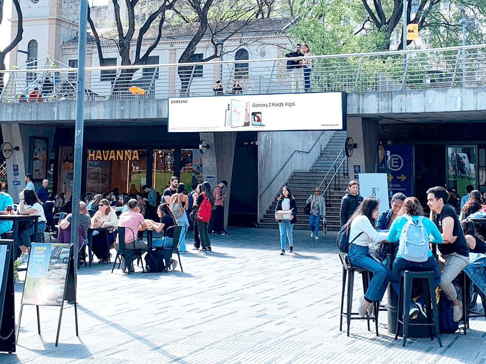 Samsung presentó su nuevo Galaxy Z Flip 5 en Digital Out-of-Home (DOOH) en colaboración con Taggify