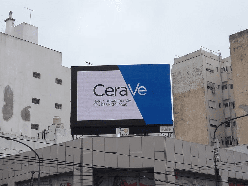 Cerave presentó su crema hidratante en pDOOH con Taggify