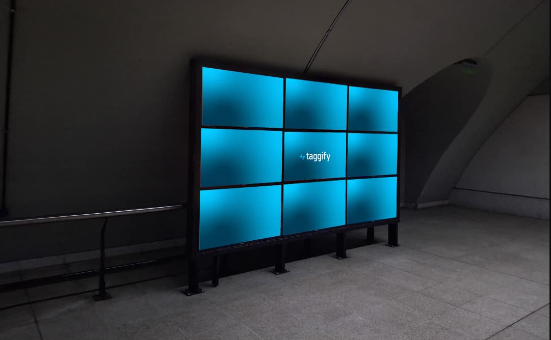 CABA - Villa Urquiza - Videowall Rosas - Villa Urquiza, Argentina