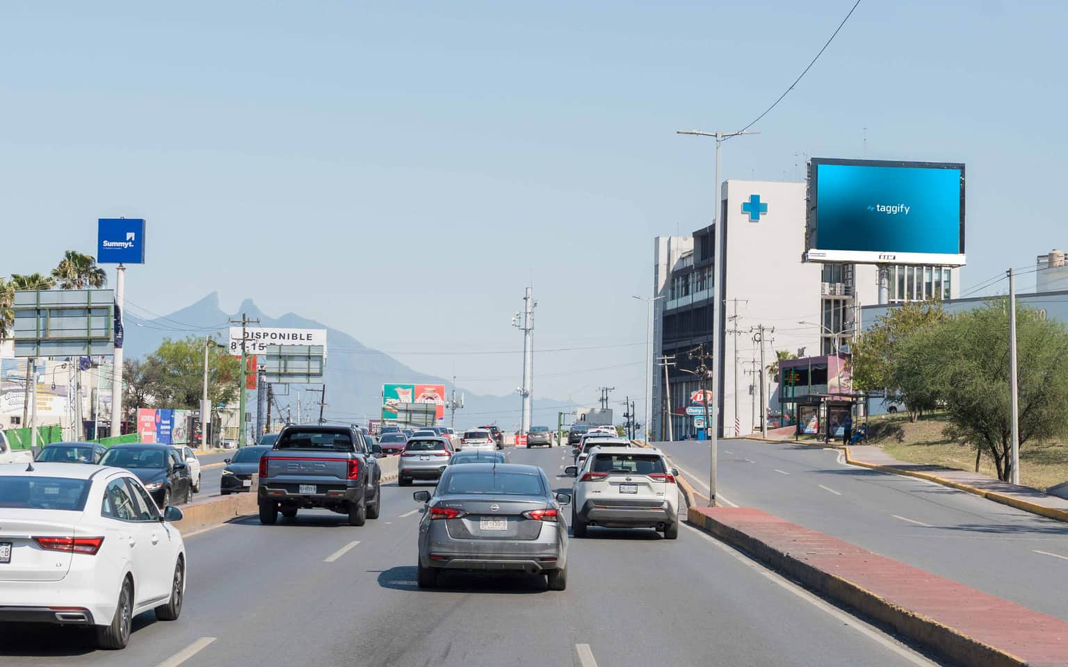 Monterrey - Av. Paseo de los Leones y Conquistadores 2520 hacia Gonzalitos - Monterrey · Av. Paseo de los Leones y Conquistadores 2520 - 01