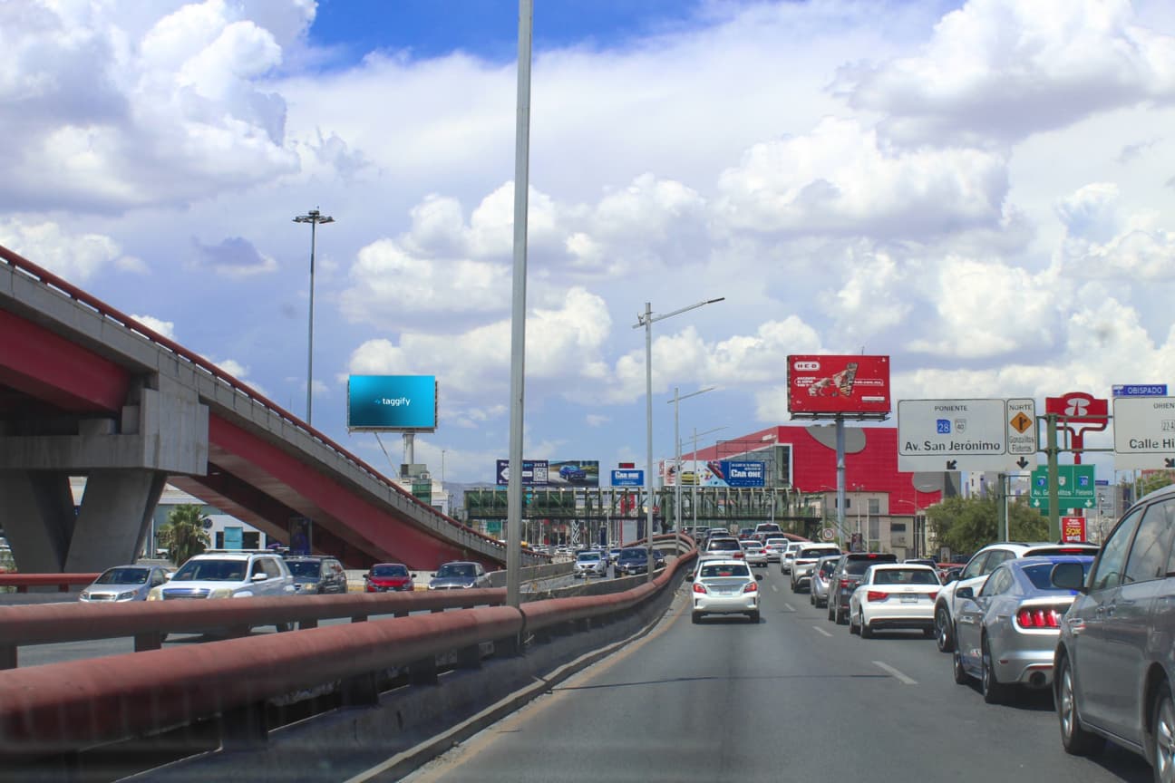 Monterrey - Av. Gonzalitos Y Consititucion-car One V2 - Av. Gonzalitos Y Consititucion-car One V2, Monterrey, Mexico