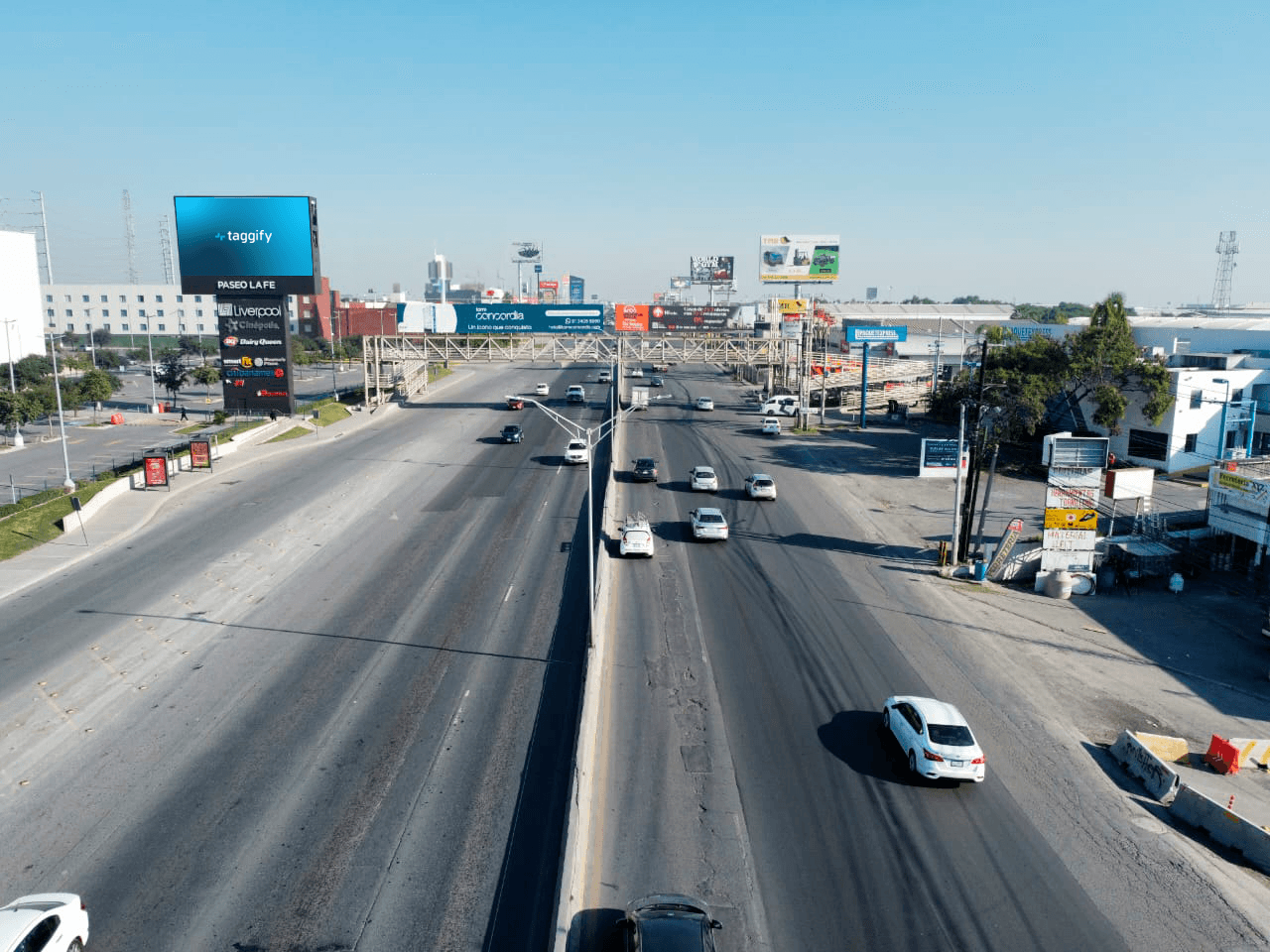 Monterrey - Avenida Miguel Aleman - Plaza Paseo La Fe V2 - Monterrey · Avenida Miguel Aleman-plaza Paseo La Fe V2